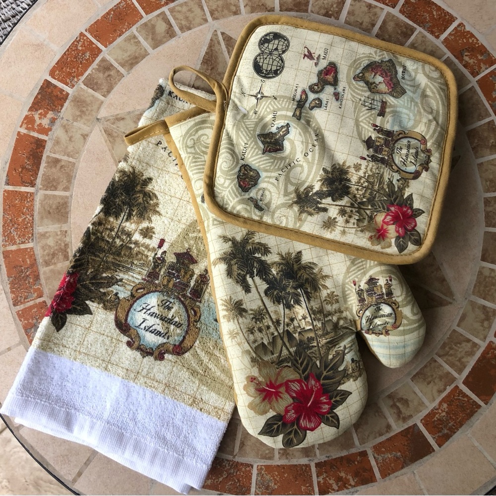 New Island Heritage Hawaiian Kitchen Towel, Pot Holder and Oven Mitten
